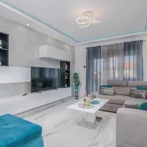 Luxury Lure Apartman