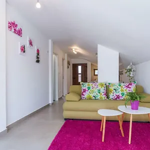 Deni Apartmán